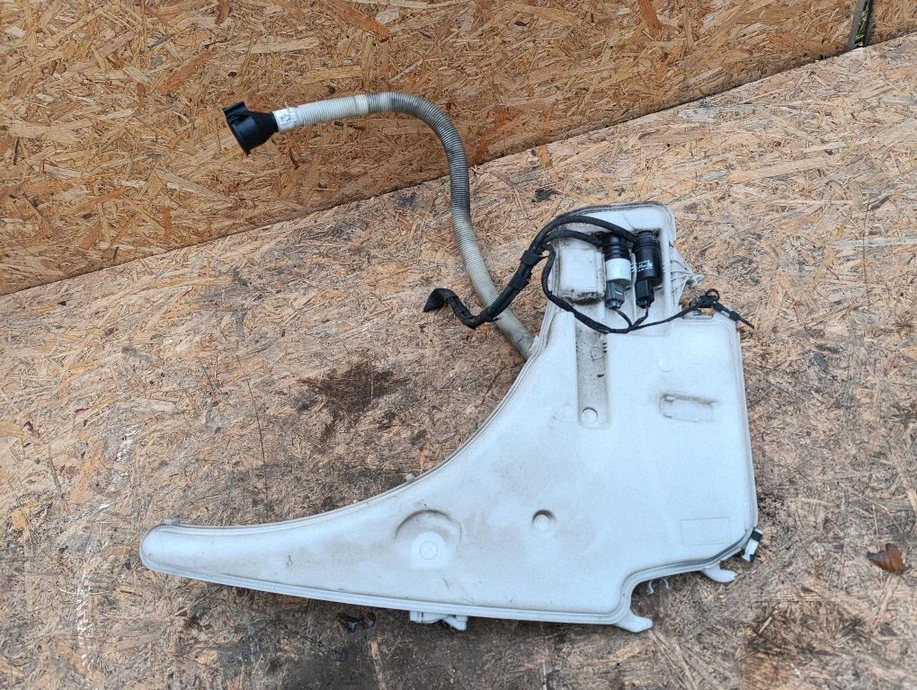 Windshield washer fluid reservoir/tank – BMW 1 Series E81 E87 (2004-2011)
