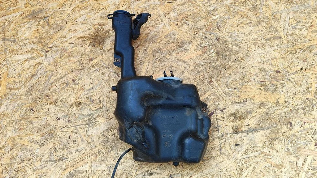 Windshield washer fluid reservoir/tank – Mercedes-Benz E-Class W212 (2009-2016)