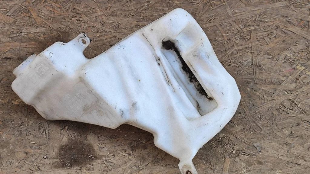 Windshield washer fluid reservoir/tank – Audi A4 S4 B5 8D (1999-2000)