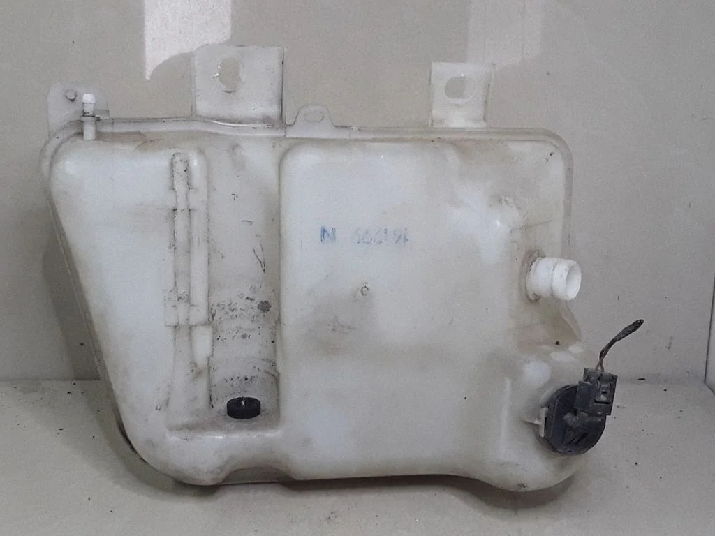 Windshield washer fluid reservoir/tank – BMW 5 Series E39 (1996-2003)