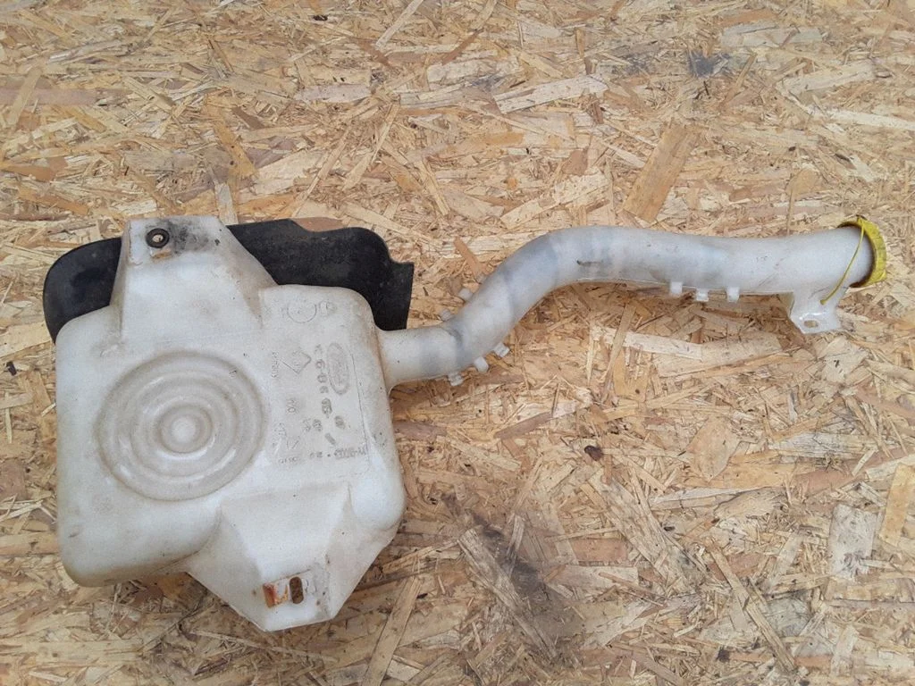 Windshield washer fluid reservoir/tank YC1513K185