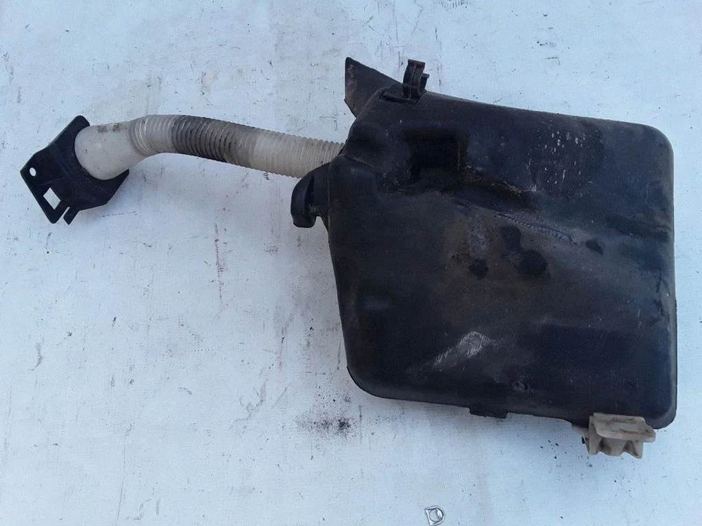 Windshield washer fluid reservoir/tank – Citroen C4 I (2004-2010)