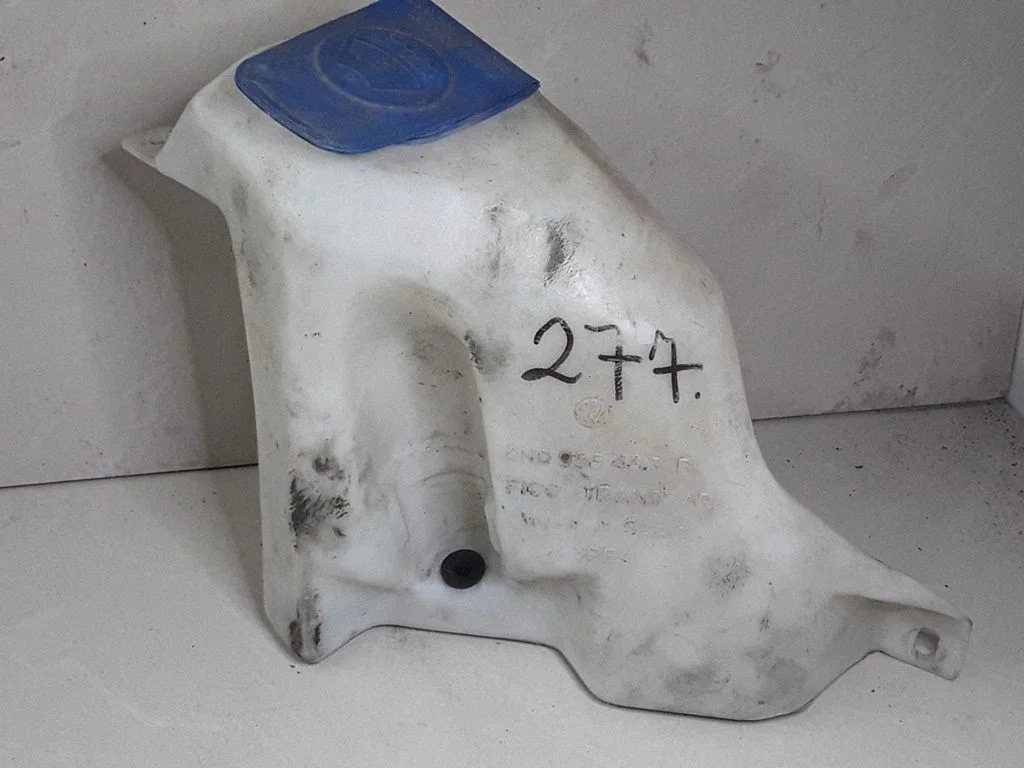 Windshield washer fluid reservoir/tank – Volkswagen Polo III 6N 6N2 6NF (1995-2001)