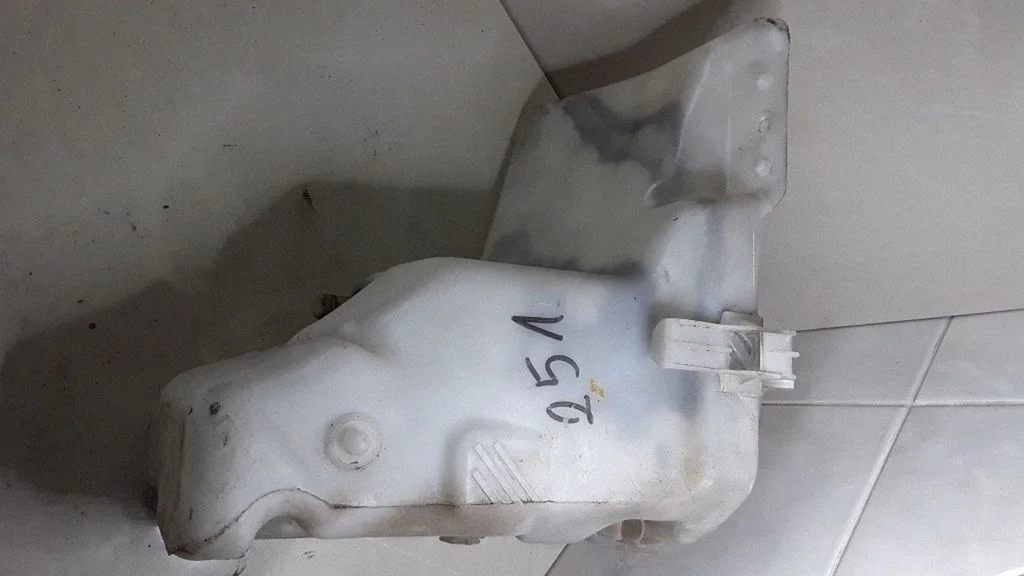 Windshield washer fluid reservoir/tank – Mercedes-Benz C-Class AMG W202 (1993-2000)