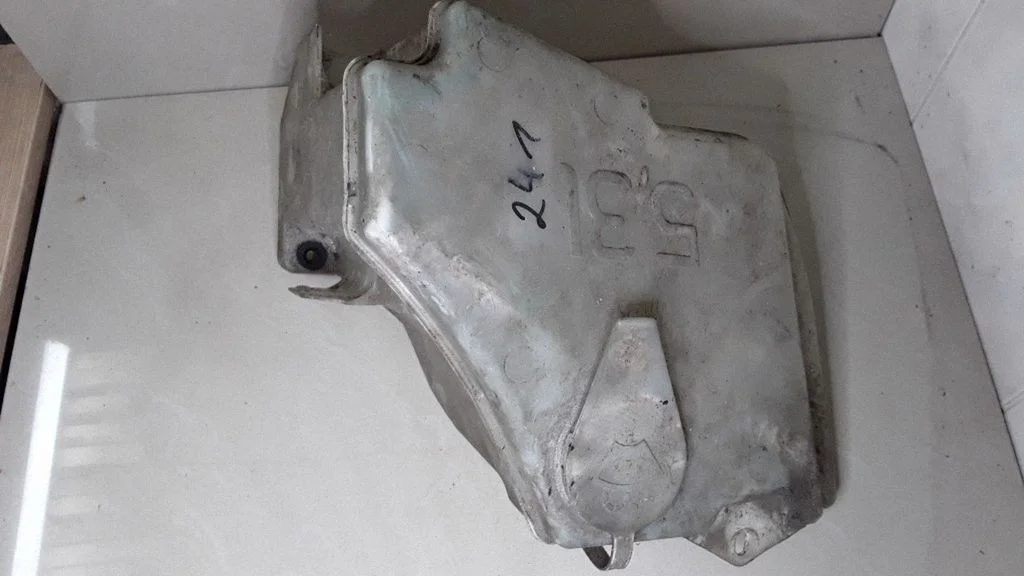 Windshield washer fluid reservoir/tank 616783628089