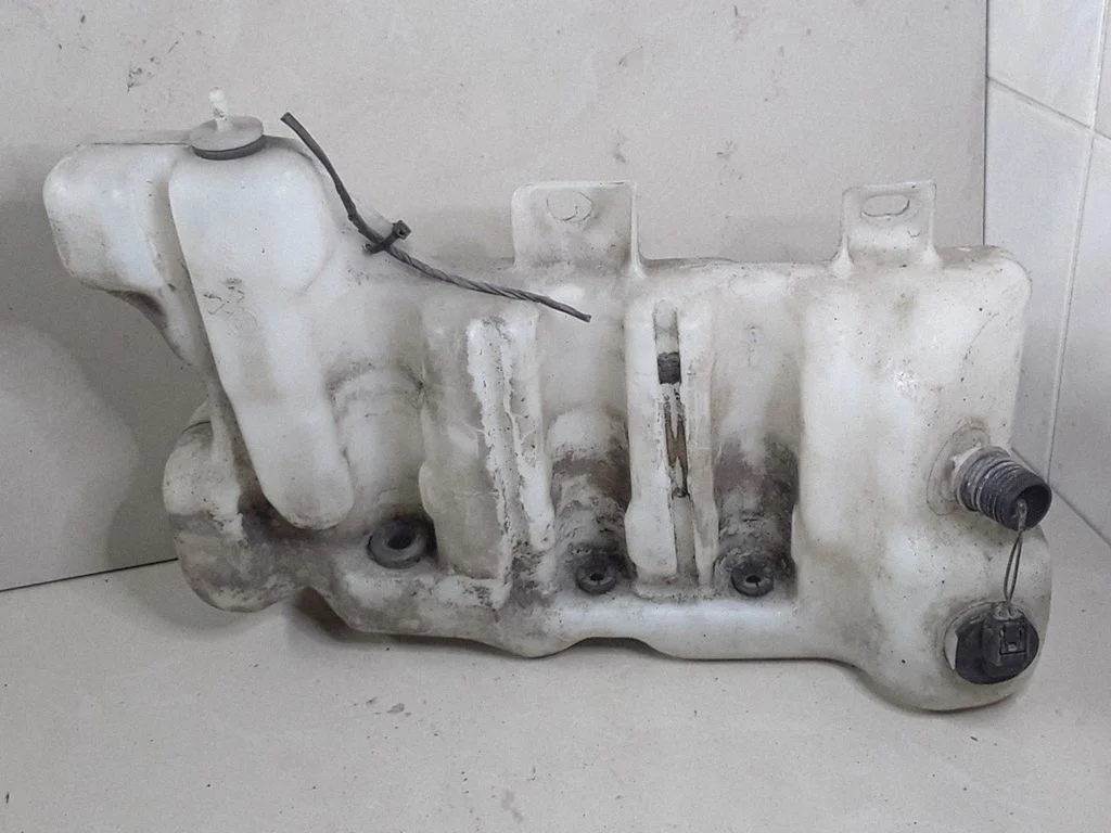 Windshield washer fluid reservoir/tank – BMW 5 Series E39 (1996-2003)