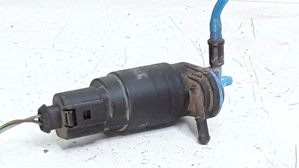 Windscreen/windshield washer pump – Mercedes-Benz A-Class W168 (1997-2004)