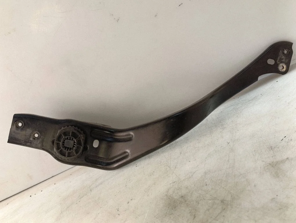 Headlight/headlamp mounting bracket PP212620028