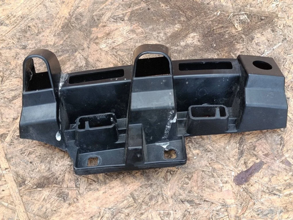 Headlight/headlamp mounting bracket 622210006R