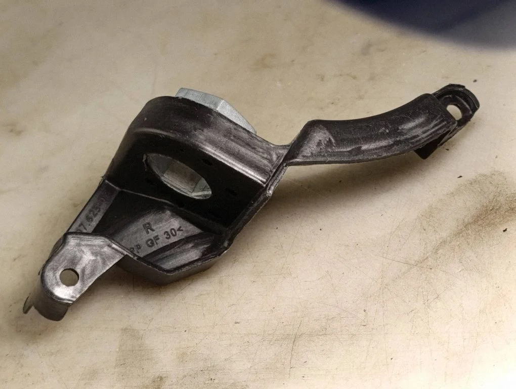 Headlight/headlamp mounting bracket – Mercedes-Benz E-Class W213 (2016-)