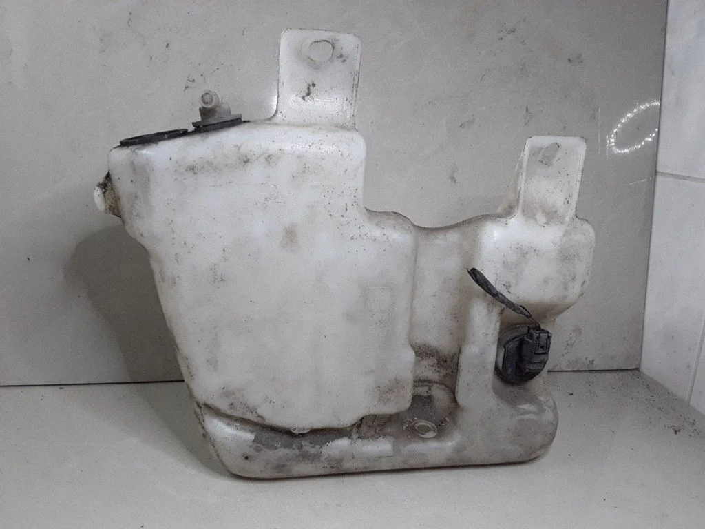 Windshield washer fluid reservoir/tank 61668352898