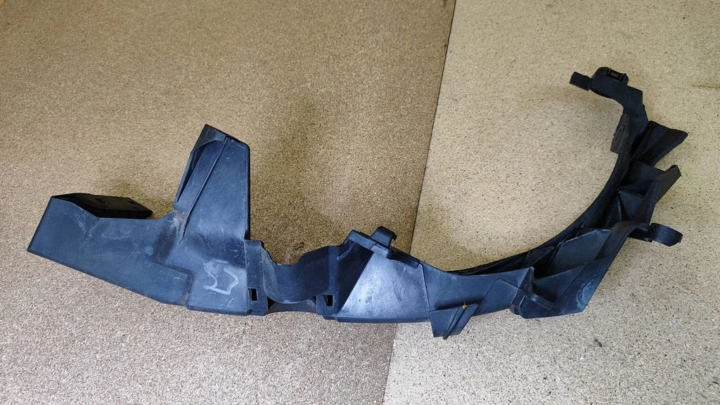 Headlight/headlamp mounting bracket 7116708