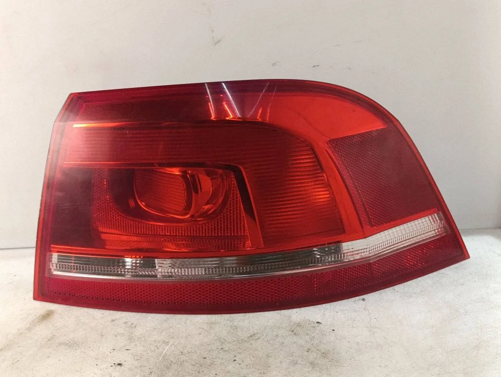 Rear/tail lights 3AF945096C