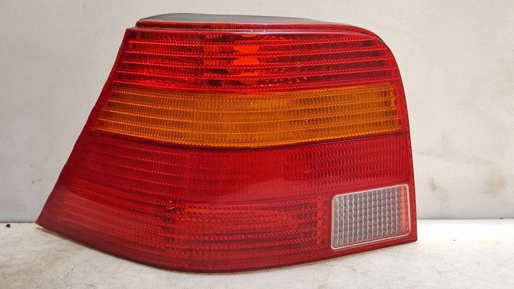 Rear/tail lights 1J6945095AA