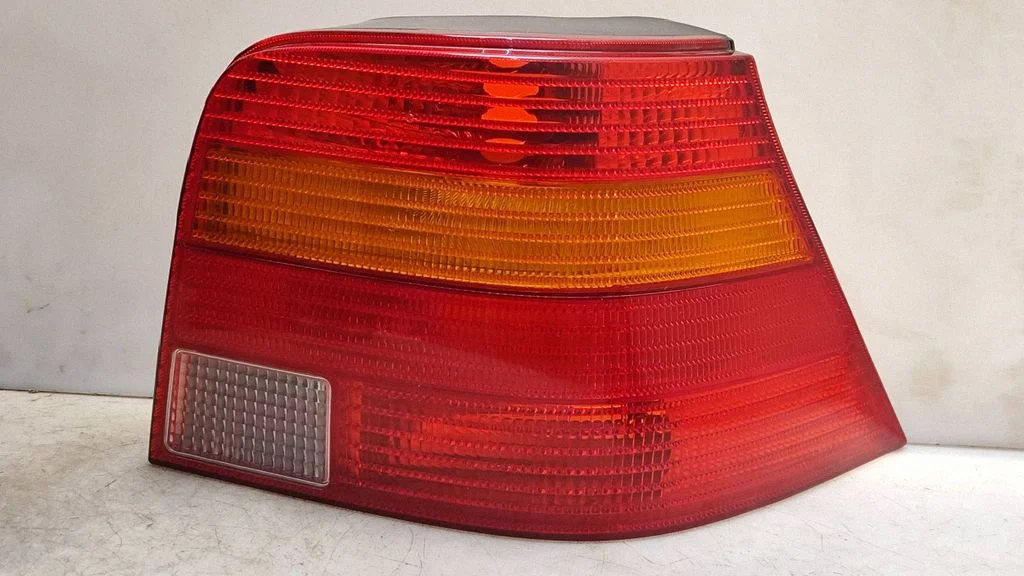 Rear/tail lights 1J6945096AA