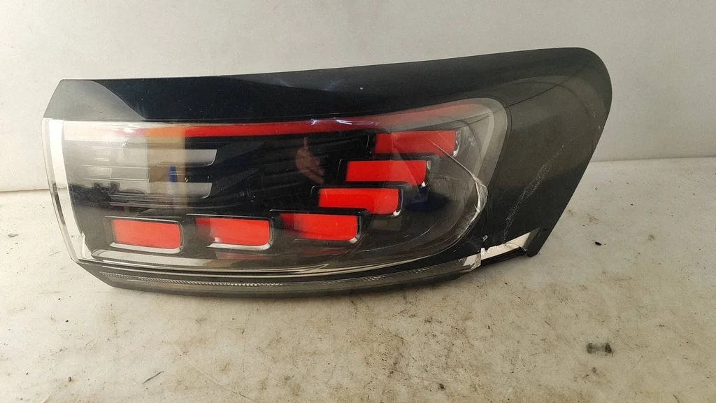 Lampa tylna w błotniku 1JA945208A