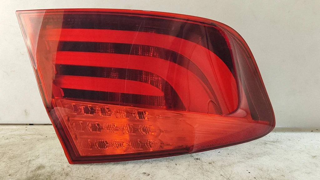 Lampa tylna w błotniku 17346201
