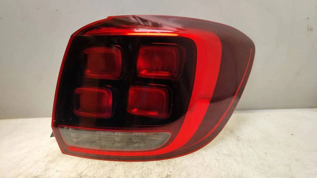 Rear/tail lights 265506147R