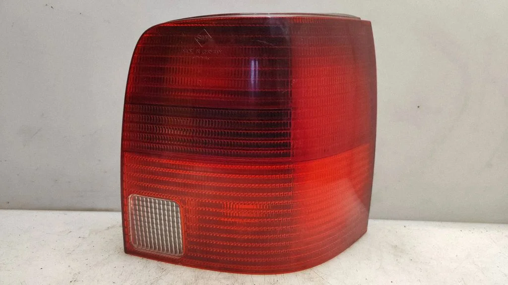 Lampa tylna w błotniku 3B9945112F