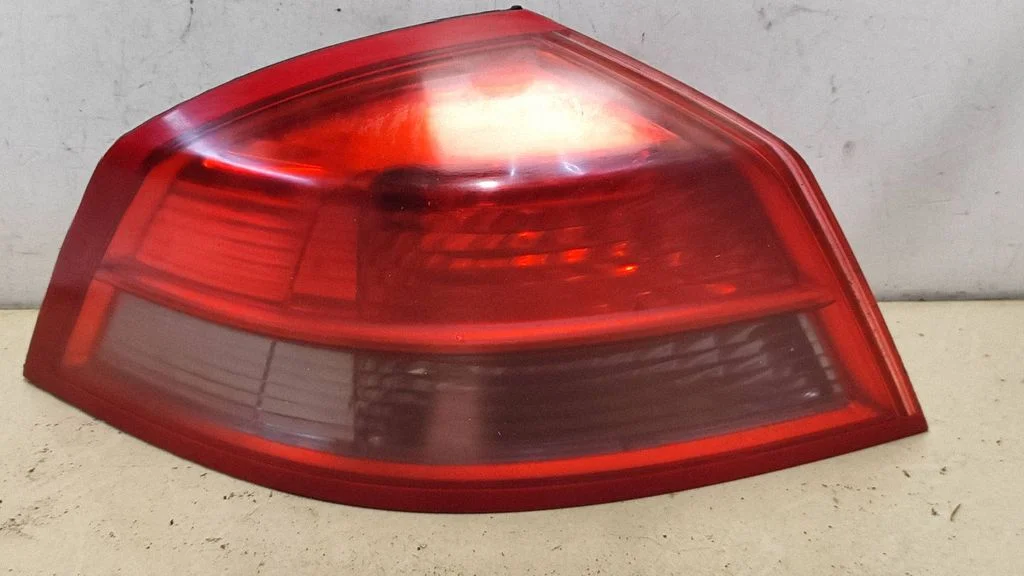 Lampa tylna w błotniku 8200014359