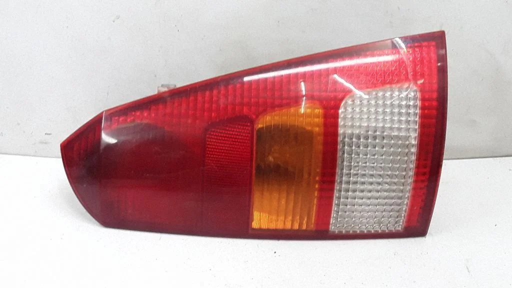 Rear/tail lights – right