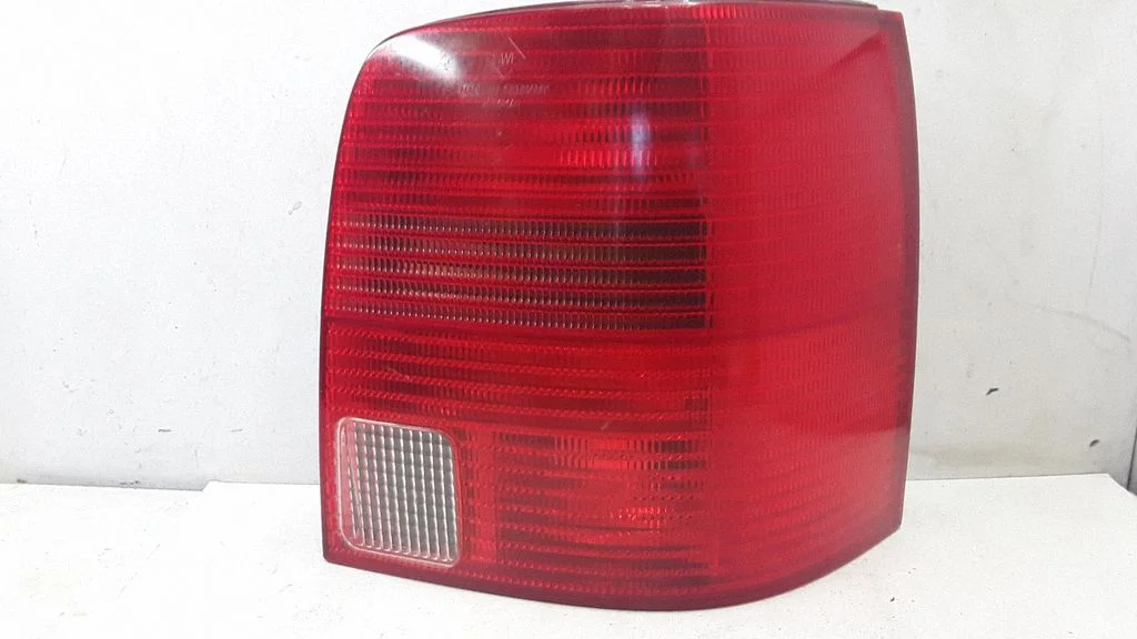 Lampa tylna w błotniku 3B9945112F