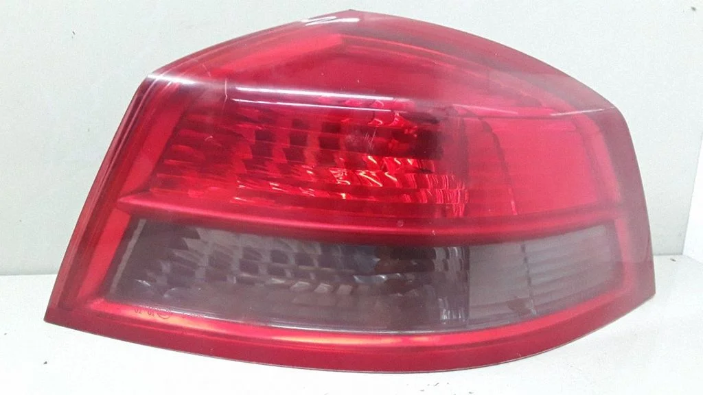 Lampa tylna w błotniku 8200014360