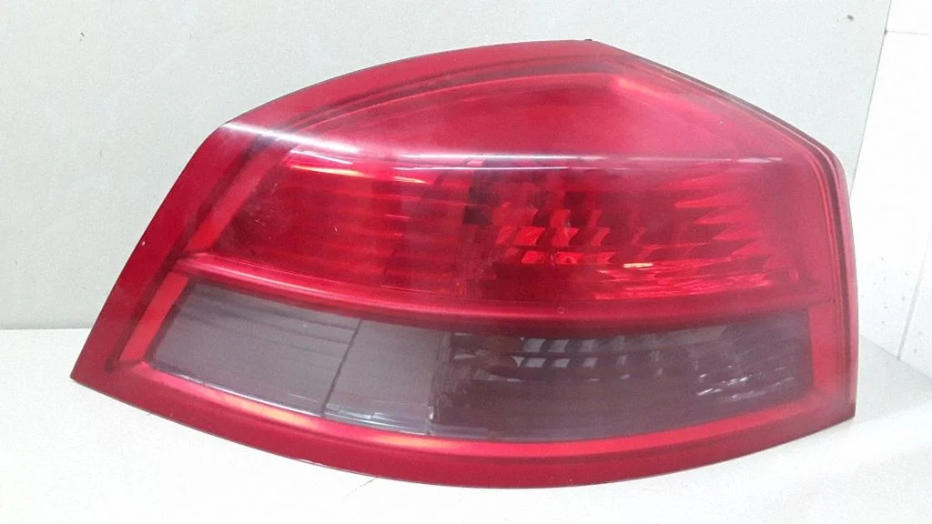 Lampa tylna w błotniku 8200014359