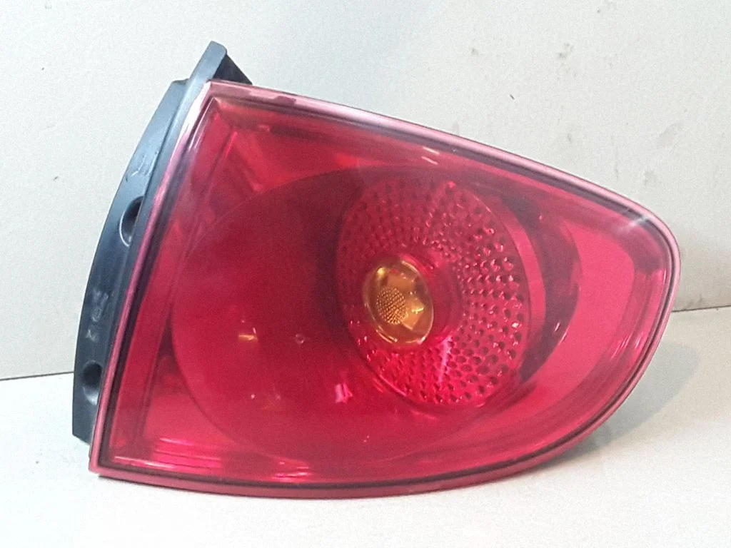 Lampa tylna w błotniku 5P0945096D