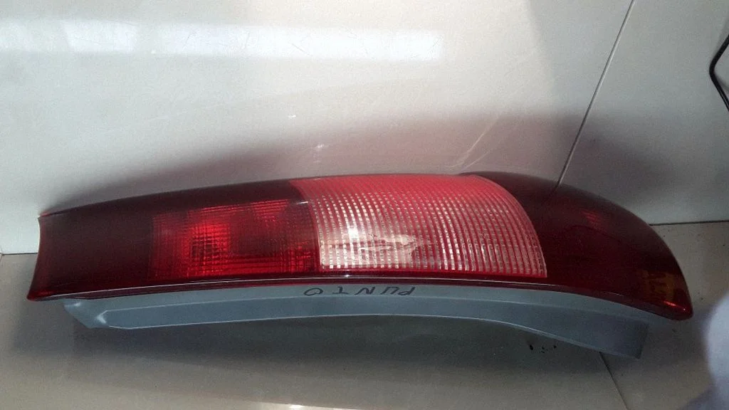 Lampa tylna w błotniku – Fiat Punto (188) (1999-2010)