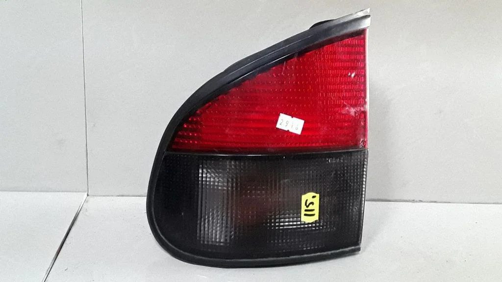 Rear/tail lights 7700808305 – Renault Safrane (1992-2000)