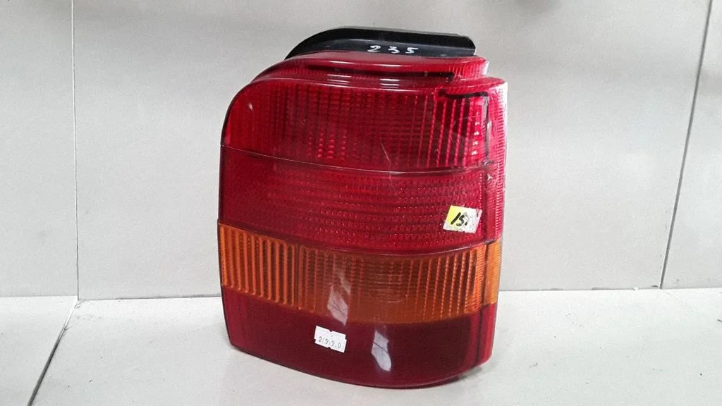Lampa tylna w błotniku 93GG13A602AC – Ford Scorpio (1995-1998)