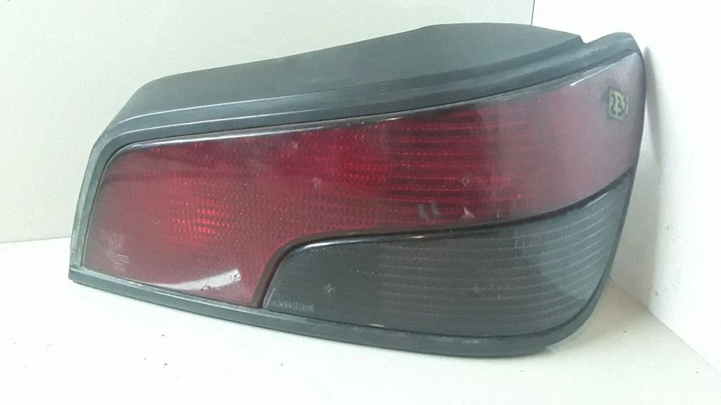 Rear/tail lights – right