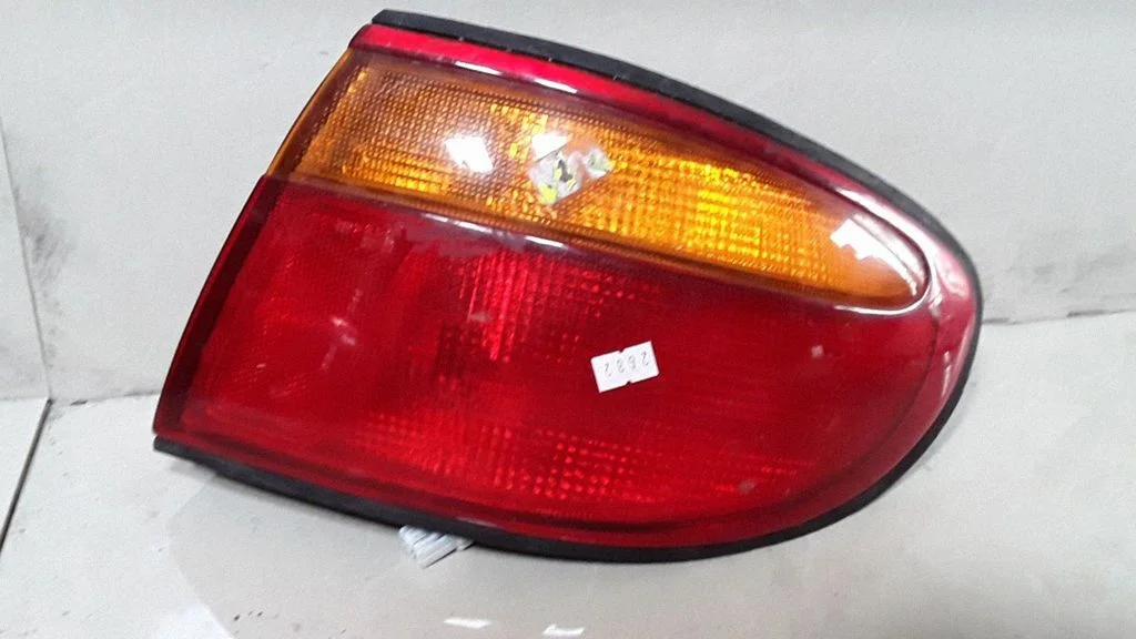 Aizmugurējais lukturis virsbūvē – Mazda Xedos 6 (1992-2000)