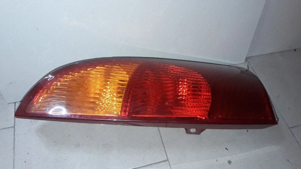 Lampa tylna w błotniku – Ford Focus (1998-2004)