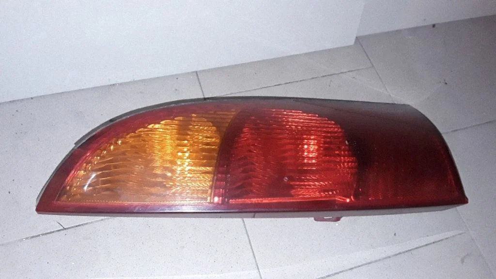 Lampa tylna w błotniku – Ford Focus (1998-2004)
