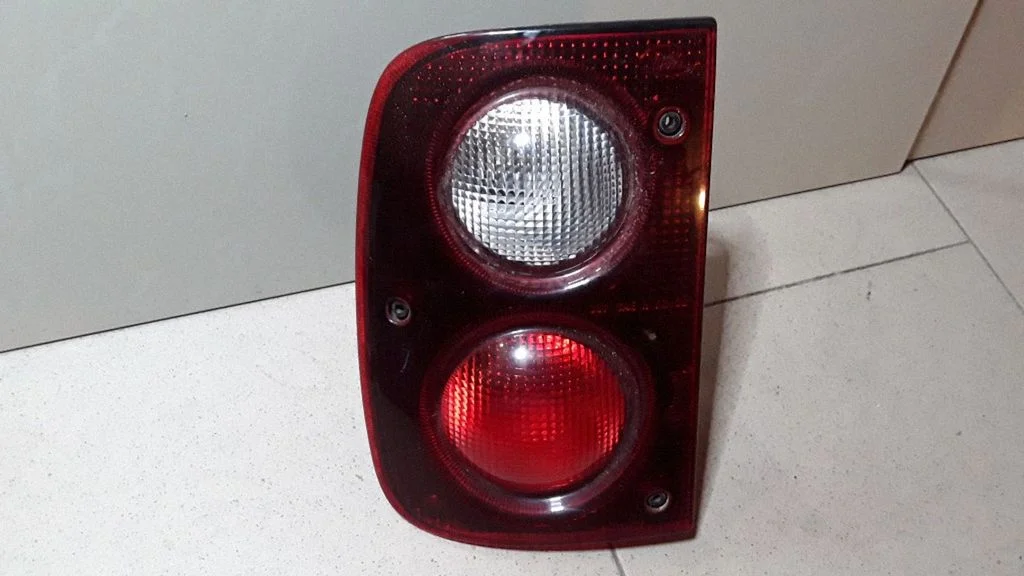 Lampa tylna w błotniku – Land Rover Freelander (1996-2006)