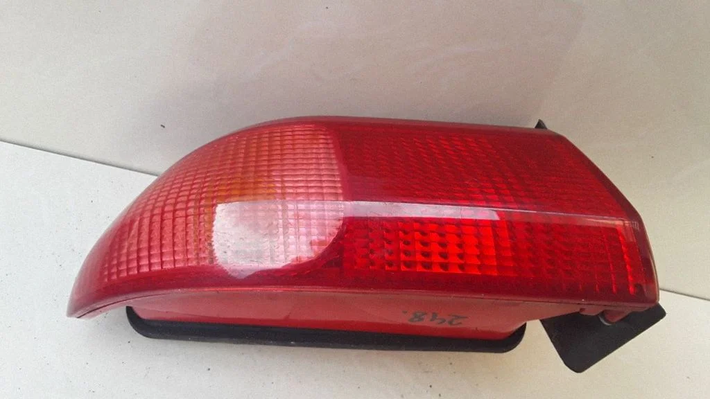 Rear/tail lights – left