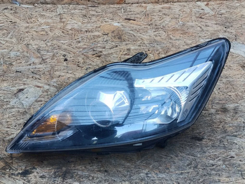 Headlight/headlamp – Ford Focus (2010-2017)