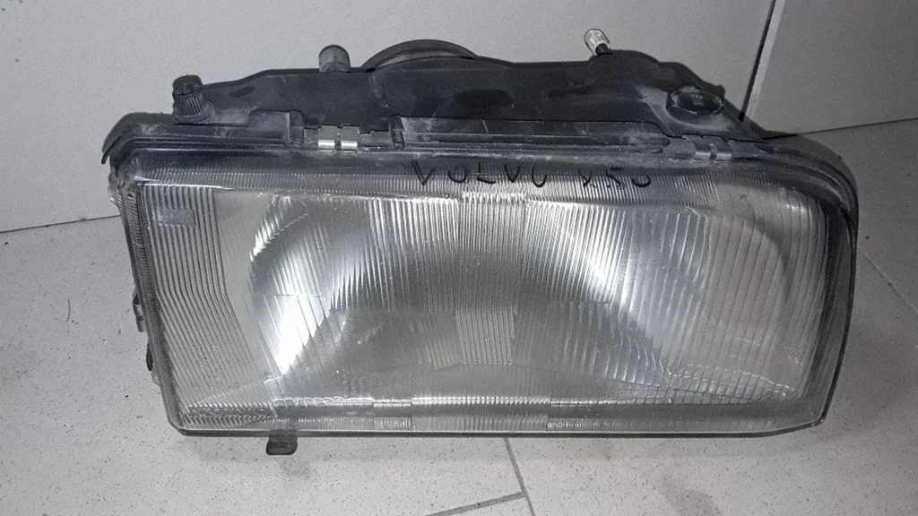 Esituli – Volvo 850 (1991-1997), parem