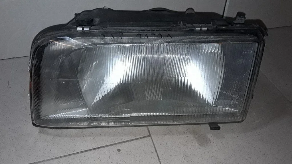 Esituli – Volvo 850 (1991-1997), vasak