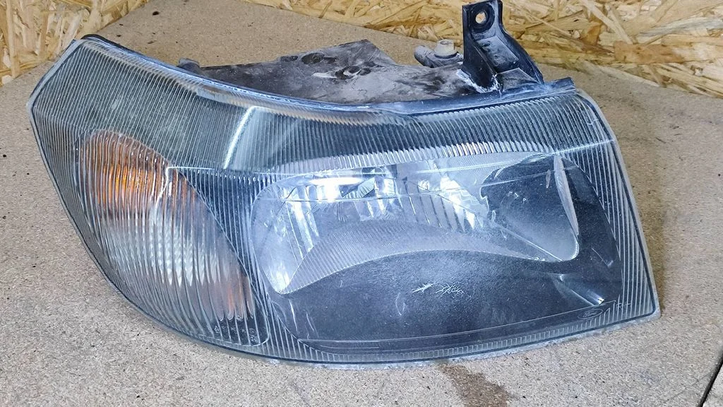 Esituli – Ford Transit (2000-2006)
