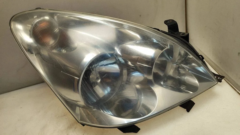 Headlight/headlamp – Toyota Corolla Verso AR10 (2004-2009)