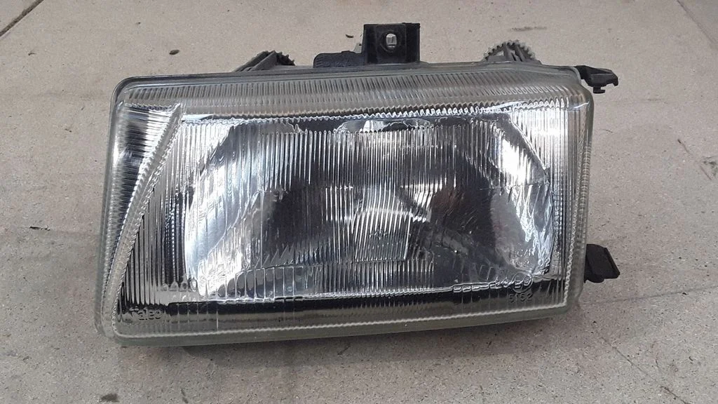 Headlight/headlamp – Seat Ibiza II (6k) (1999-2002)