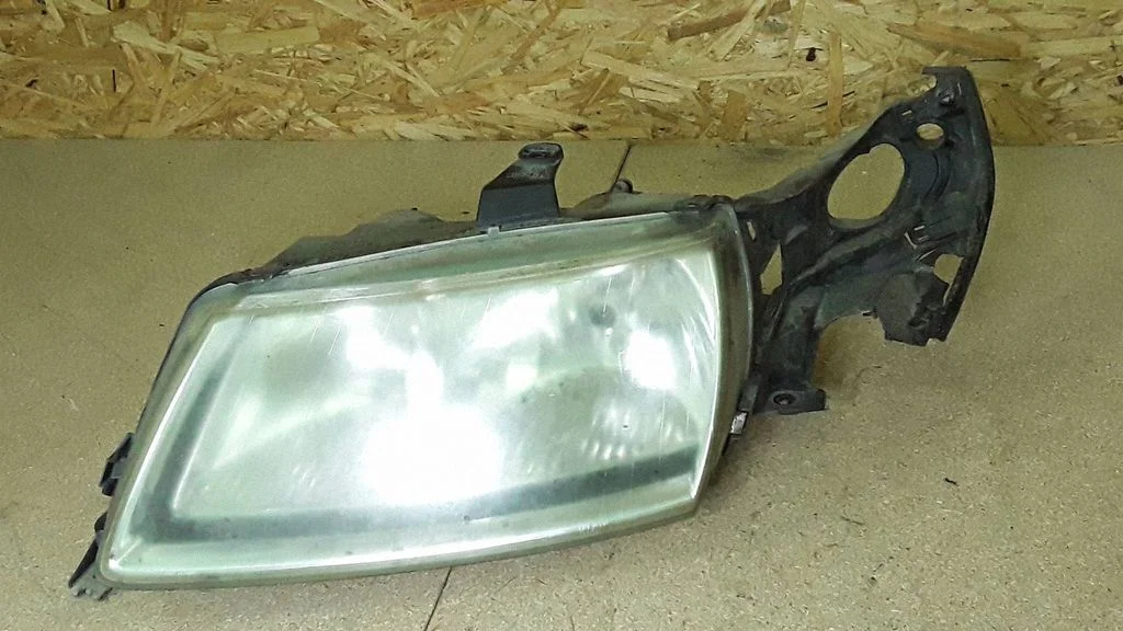 Headlight/headlamp – Saab 9-5 (1998-2005)