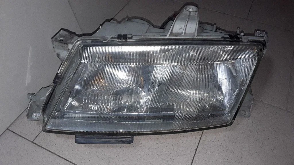 Headlight/headlamp – Saab 9-5 (1998-2005)
