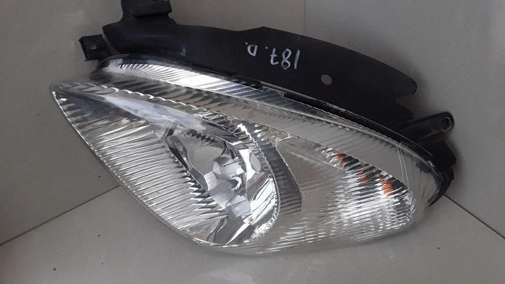 Headlight/headlamp – right