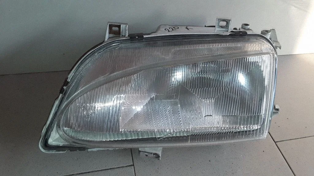Headlight/headlamp – right