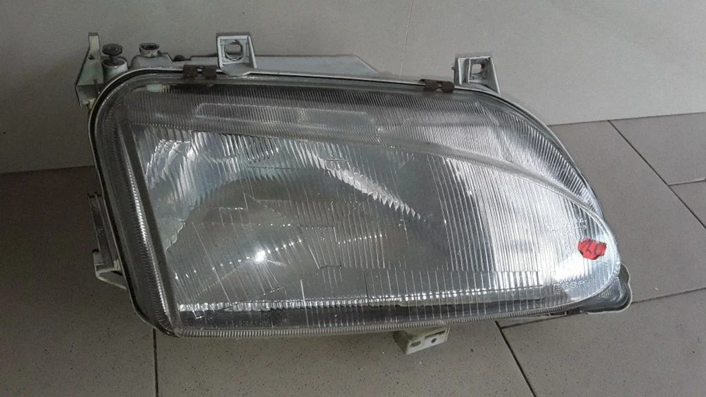 Headlight/headlamp – right