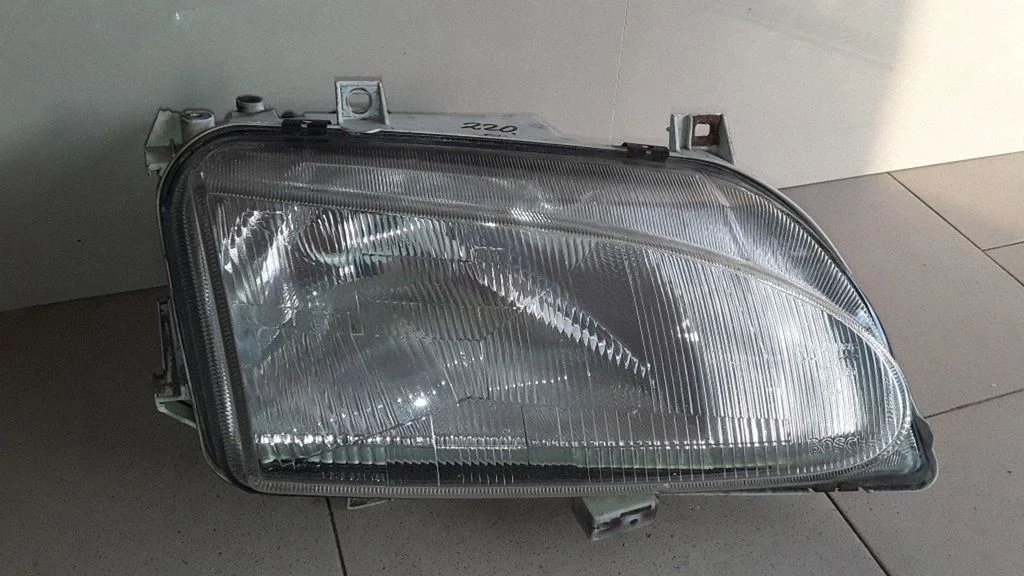 Headlight/headlamp – right